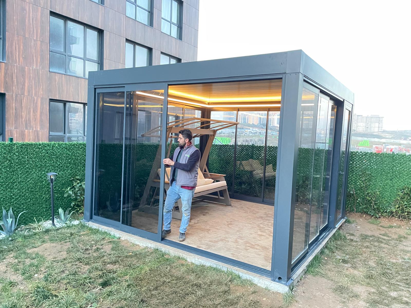 Kış Bahçesi Ve Giyotin 78